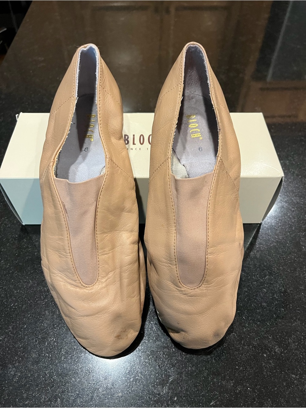 Like new Block Super Jazz Women’s Tan Leather Slip-On shoes